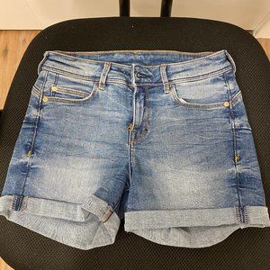 lighter wash denim jean shorts